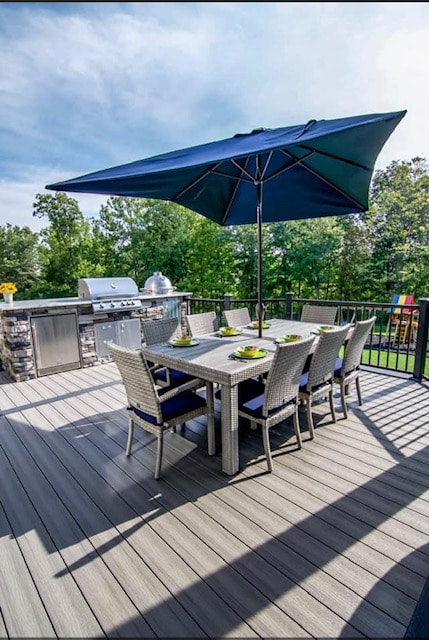Read more about the article Spring Deck Inspection Tips
